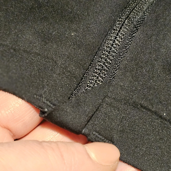 LuLuLemon 34DD Front Zip Full Coverage Mid/High Impact Sports Bra - Picture 5 of 14